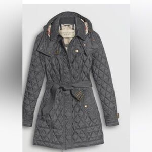 Authentic Burberry coat good condition comes with removable hood size M